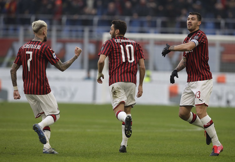 Serie A: Những phút cuối trận, AC Milan liên tục bị Napoli dồn ép.